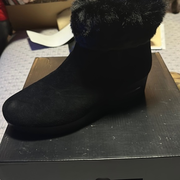 NWT DNKY Winter Boots - Picture 3 of 3